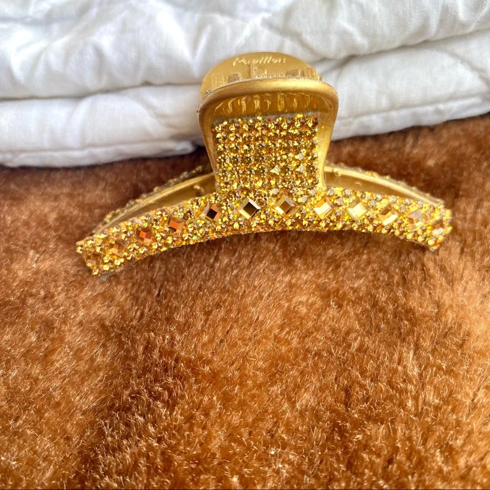 Beautiful Studded Golden Clip!❤️ - Picture 4 of 7